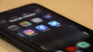 Conveyancer displaying social media apps.